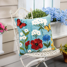  Indoor/Outdoor Hooked Wildflower Pillow 18"x18"