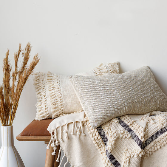 Ivory & Black With Tassels Throw